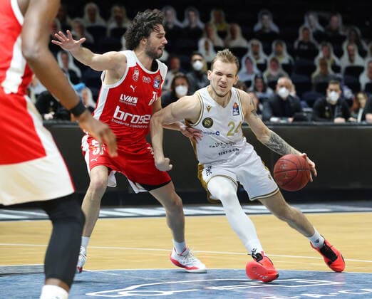 Löwen Braunschweig vs Bamberg, BBL Braunschweig, 02 05 2021, BASKETBALL easyCredit BBL Basketball Bundesliga, Löwen Braunschweig vs Brose Bamberg, season 2020 21 Michele Vitali Brose Bamberg , Amas Velicka Löwen Braunschweig Braunschweig