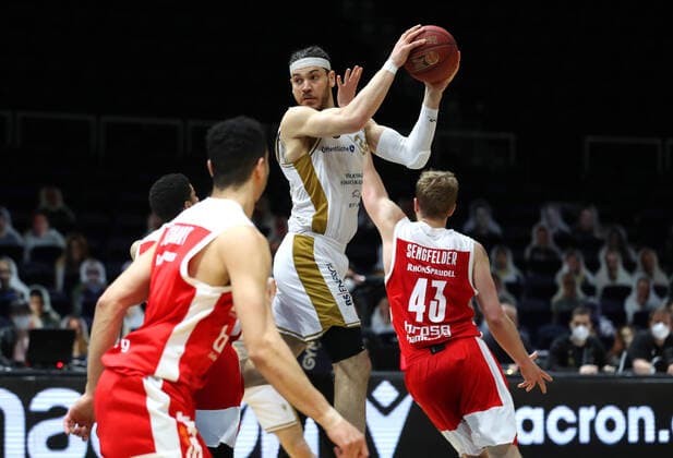 Löwen Braunschweig vs Bamberg, BBL Braunschweig, 02 05 2021, BASKETBALL easyCredit BBL Basketball Bundesliga, Löwen Braunschweig vs Brose Bamberg, season 2020 21 Gavin Schilling Löwen Braunschweig , Christian Sengfelder Brose Bamberg Braunschweig