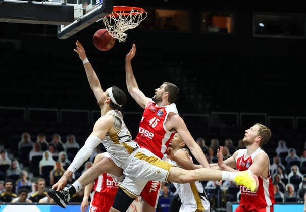 Löwen Braunschweig vs Bamberg, BBL Braunschweig, 02 05 2021, BASKETBALL easyCredit BBL Basketball Bundesliga, Löwen Braunschweig vs Brose Bamberg, season 2020 21 Gavin Schilling Löwen Braunschweig , David Kravish Brose Bamberg Braunschweig