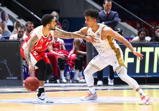 Löwen Braunschweig vs Bamberg, BBL Braunschweig, 02 05 2021, BASKETBALL easyCredit BBL Basketball Bundesliga, Löwen Braunschweig vs Brose Bamberg, season 2020 21 Tyler Larson Brose Bamberg , Garai Zeeb Löwen Braunschweig Braunschweig