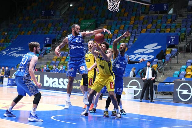 Moore Rasheed, Fraport Skyliners, 20 ,Agbakoko Norris , EWE Baskets Oldenburg, 17 ,Murphy Kamari, Fraport Skyliners, 21 , , GER, Basketball,Fraport Skyliners EWE Baskets Oldenburg, 02 05 2021, Frankfurt Copyright: xEibner-Pressefoto UlrichxScherbaumx EP_usm