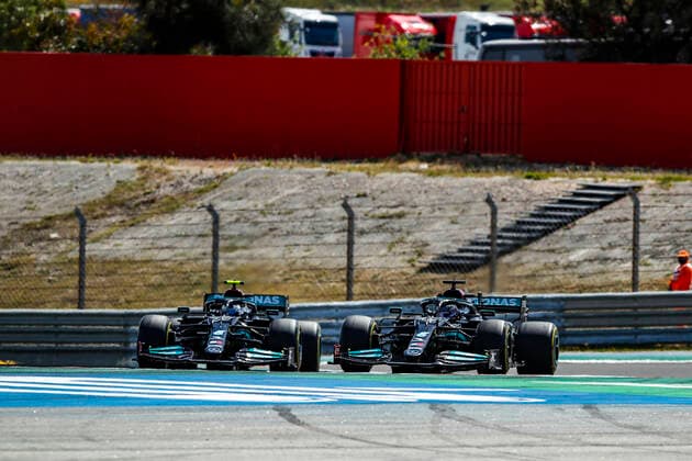 44 HAMILTON Lewis (gbr), Mercedes AMG F1 GP W12 E Performance, action, overtakes and 77 BOTTAS Valtteri (fin), Mercedes AMG F1 GP W12 E Performance during the Formula 1 Heineken Grande PrŽmio de Portugal 2021 from April 30 to May 2, 2021 on the Algarve International Circuit, in Portimao, Portugal FORMULE 1 : Grand Prix du Portugal - Course - Portimao - 01 05 2021 DPPI Panoramic  _B2_7292