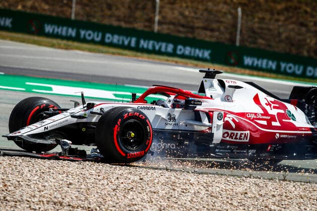 07 RAIKKONEN Kimi (fin), Alfa Romeo Racing ORLEN C41, action, front wing broken during the Formula 1 Heineken Grande PrŽmio de Portugal 2021 from April 30 to May 2, 2021 on the Algarve International Circuit, in Portimao, Portugal FORMULE 1 : Grand Prix du Portugal - Course - Portimao - 01 05 2021 DPPI Panoramic  _B2_1616