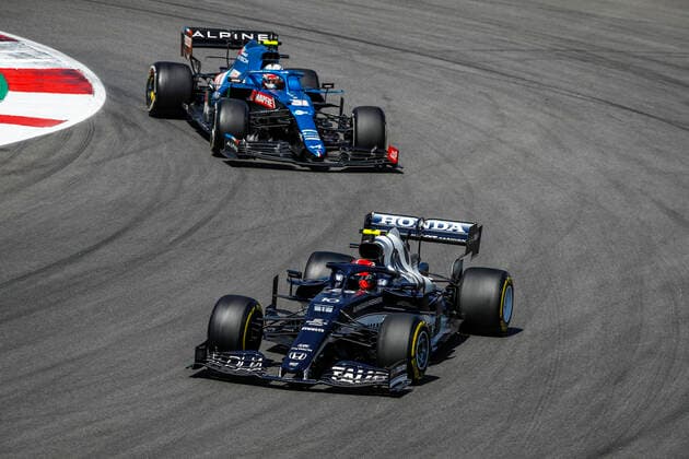 10 GASLY Pierre (fra), Scuderia AlphaTauri Honda AT02, action and 31 OCON Esteban (fra), Alpine F1 A521 during the Formula 1 Heineken Grande PrŽmio de Portugal 2021 from April 30 to May 2, 2021 on the Algarve International Circuit, in Portimao, Portugal FORMULE 1 : Grand Prix du Portugal - Course - Portimao - 01 05 2021 DPPI Panoramic  _B2_7414