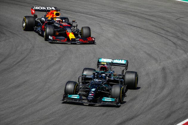 77 BOTTAS Valtteri (fin), Mercedes AMG F1 GP W12 E Performance, action and 33 VERSTAPPEN Max (nld), Red Bull Racing Honda RB16B, during the Formula 1 Heineken Grande PrŽmio de Portugal 2021 from April 30 to May 2, 2021 on the Algarve International Circuit, in Portimao, Portugal FORMULE 1 : Grand Prix du Portugal - Course - Portimao - 01 05 2021 DPPI Panoramic  _B2_7401