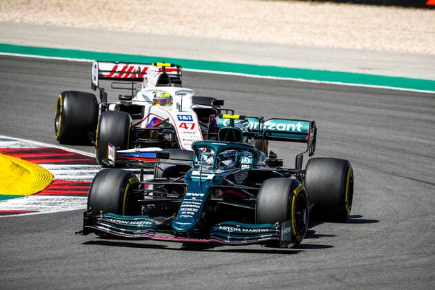 05 VETTEL Sebastian (ger), Aston Martin F1 AMR21, action and 47 SCHUMACHER Mick (ger), Haas F1 Team VF-21 Ferrari during the Formula 1 Heineken Grande PrŽmio de Portugal 2021 from April 30 to May 2, 2021 on the Algarve International Circuit, in Portimao, Portugal FORMULE 1 : Grand Prix du Portugal - Course - Portimao - 01 05 2021 DPPI Panoramic  _B2_7332