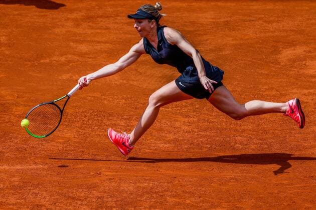Simona Halep of Romania during her match against Chinese tennis player Zheng Saisai during their Mutua Madrid Open tennis tournament s game at Caja Magica tennis complex in Madrid, Spain, 02 May 2021. Mutua Madrid Open !ACHTUNG: NUR REDAKTIONELLE NUTZUNG!  Copyright: xJuanJoxMartínx GRAF7729 20210502-637555756181139125