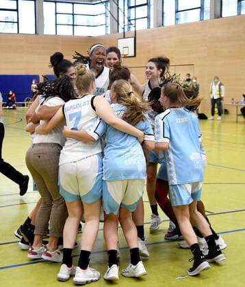 Promotion match to the 1 Basketball Bundesliga of the women Capitol Bascats Qool Sharks Würzburg 02 05 2021 Final cheer Bascats HM