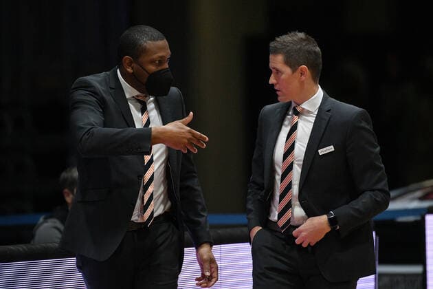 Tyron McCoy Assistant Coach, Ratiopharm Ulm left and Jaka Lakovic Coach, Head Coach, Ratiopharm Ulm right , Niners Chemnitz vs Ratiopharm Ulm, 02 05 2021, easycredit Basketball Bundesliga, GER, Saison 2020 21 Niners Chemnitz vs Ratiopharm Ulm, 02 05 2021, easycredit Basketball Bundesliga, GER, Saison 2020 21 Chemnitz Copyright: xBertxHarzer xEibner-xPressefotox