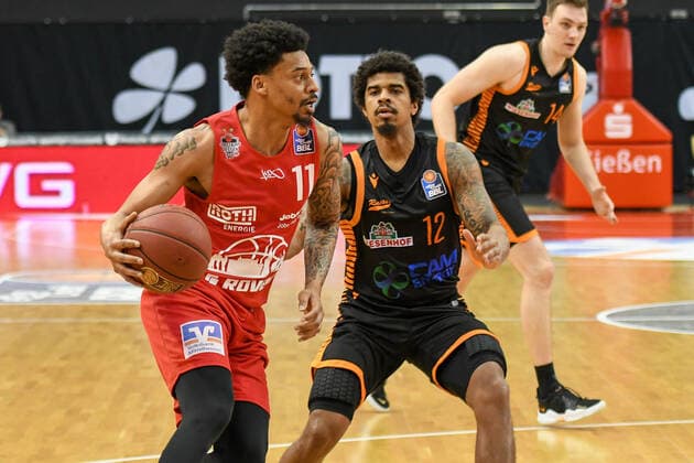Diante Garrett, Edgar Sosa 32 Spieltag, Basketball Bundesliga, Basketball season 2020 2021, Germany, easyCredit BBL, Germany, Giessen 46ers, giessen red, men, Jobstairs GIESSEN 46ers Rasta Vechta, men, Vechta in black