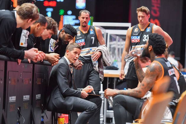 Chemnitz, Germany 02 May 2021 BBL 2020 2021 Niners Chemnitz vs Ratiopharm Ulm Timeout by Ratiopharm Ulm with Jaka Lakovic Ulm Fair Chemnitz Saxony Copyright: xFotostandx xDostmannx
