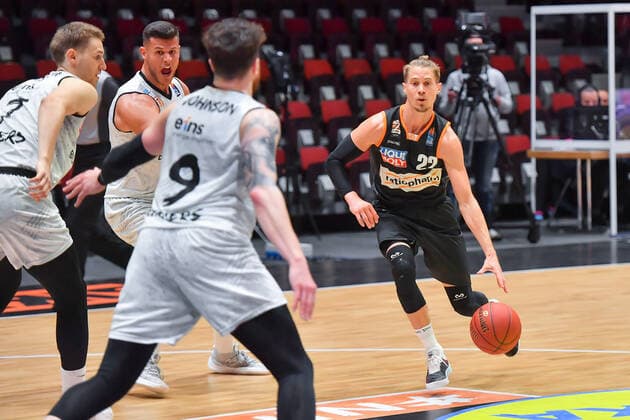 Chemnitz, Germany 02 May 2021 BBL 2020 2021 Niners Chemnitz vs Ratiopharm Ulm from left in duel Jonas Richter Chemnitz , Filip Stanic Chemnitz , Dominique Johnson Chemnitz and Thomas Klepeisz Ulm Messe Chemnitz Sachsen Copyright: xFotostandx xDostmannx
