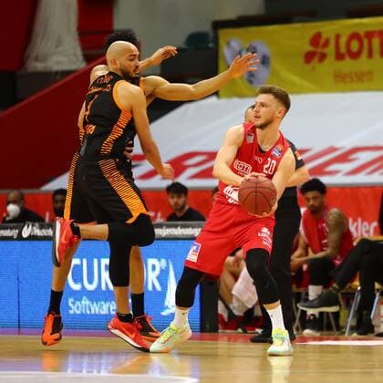 Stefan Peno Vechta vs Ferdinand Zylka Giessen Jobstairs Giessen 46ers vs Rasta Vechta, Basketball, Bundesliga, 02 05 2021 Jobstairs Giessen 46ers vs Rasta Vechta, Basketball, Bundesliga, 02 05 2021 Giessen Copyright: xEibner-Pressefotox EP_RWS