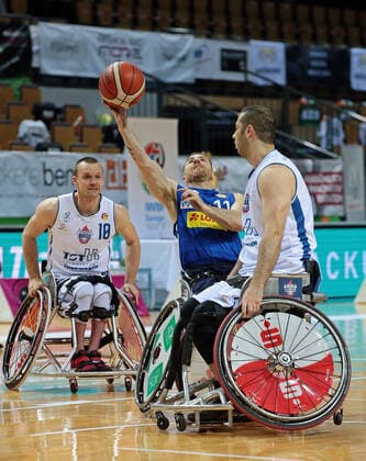 02 05 2021, xovx, Wheelchair Basketball Champions Cup 2021, Final, , RSB Thuringia Bulls RSV Lahn Dill v l Andre Bienek RSB Thuringia Bulls , Steve Serio RSV Lahn Dill , Vahid Gholamazad RSB Thuringia Bulls Wetzlar Rittal Arena Hessen Germany EN