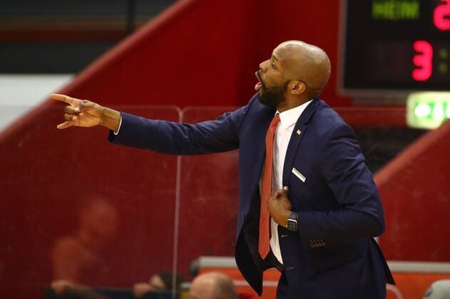 Coach Derrick Allen Vechta gives instructions Jobstairs Giessen 46ers vs Rasta Vechta, Basketball, Bundesliga, 02 05 2021 Jobstairs Giessen 46ers vs Rasta Vechta, Basketball, Bundesliga, 02 05 2021 Giessen Copyright: xEibner-Pressefotox EP_RWS