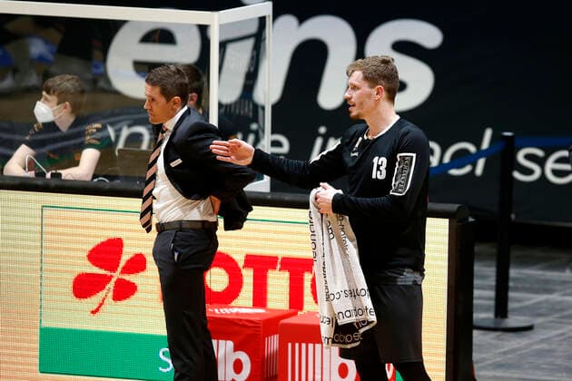 02 05 2021, easyCredit Basketball Bundesliga, BBL, season 2020 2021, men, Chemnitz Niners Ratiopharm Ulm Andreas Obst, Ratiopharm Ulm, Jaka Lakovic head coach , Ratiopharm Ulm Chemnitz Messe Chemnitz Sachsen Germany