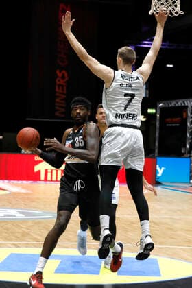 02 05 2021, easyCredit Basketball Bundesliga, BBL, season 2020 2021, men, Chemnitz Niners Ratiopharm Ulm Aric Holman, Ratiopharm Ulm, Jonas Richter, Niners Chemnitz Chemnitz Fair Chemnitz Saxony Germany
