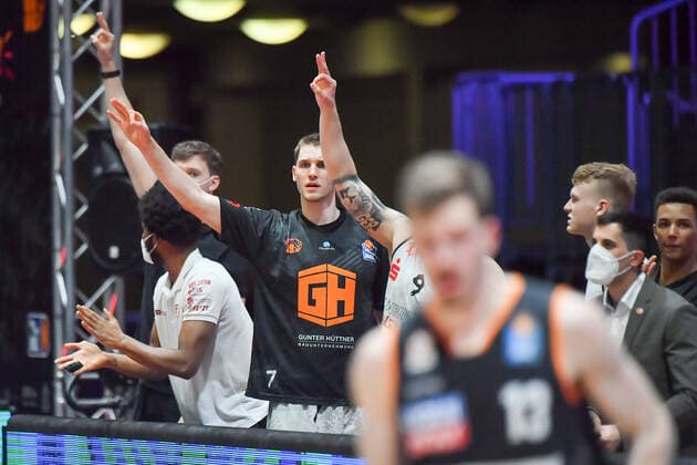 Chemnitz, Germany 02 May 2021 BBL 2020 2021 Niners Chemnitz vs Ratiopharm Ulm Cheers on the bench of the Niners Chemnitz Fair Chemnitz Saxony Copyright: xFotostandx xDostmannx