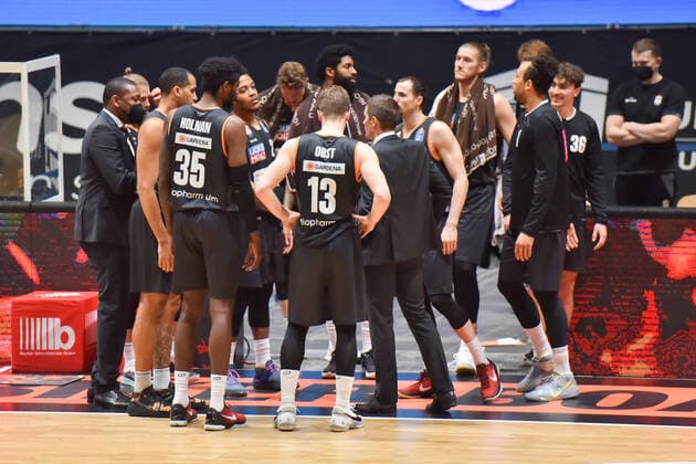 Chemnitz, Germany 02 May 2021 BBL 2020 2021 Niners Chemnitz vs Ratiopharm Ulm Time out Ratiopharm Ulm Fair Chemnitz Saxony Copyright: xFotostandx xDostmannx