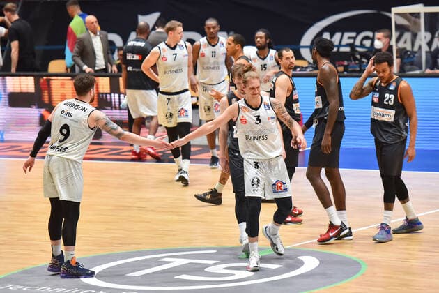 Chemnitz, Germany 02 May 2021 BBL 2020 2021 Niners Chemnitz vs Ratiopharm Ulm high five Dominique Johnson Chemnitz and Malte Ziegenhagen Chemnitz fair Chemnitz Saxony Copyright: xFotostandx xDostmannx
