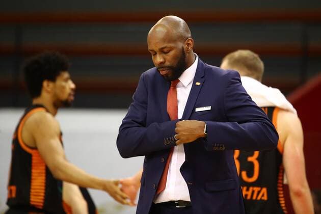 Coach Derrick Allen Vechta with eyes closed Jobstairs Giessen 46ers vs Rasta Vechta, Basketball, Bundesliga, 02 05 2021 Jobstairs Giessen 46ers vs Rasta Vechta, Basketball, Bundesliga, 02 05 2021 Giessen Copyright: xEibner-Pressefotox EP_RWS