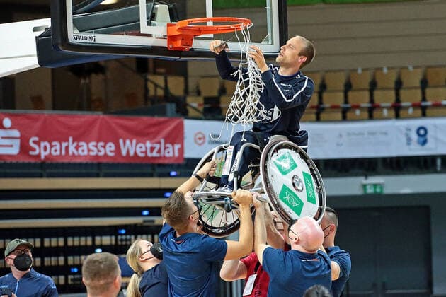 02 05 2021, xovx, Wheelchair Basketball Champions Cup 2021, Final, , RSB Thuringia Bulls RSV Lahn Dill RSV Lahn Dill win the Champions League after a 71 67 victory over the Thuringia Bulls, Thomas Böhme RSV Lahn Dill cuts the net from the ring Wetzlar Rittal Arena Hessen Germany EN