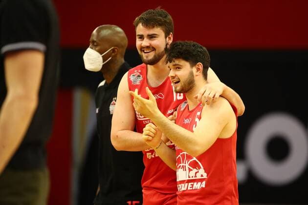 Tim Uhlemann Giessen, left, and Tim Koepple Giessen are happy about the win against Vechta Jobstairs Giessen 46ers vs Rasta Vechta, Basketball, Bundesliga, 02 05 2021 Jobstairs Giessen 46ers vs Rasta Vechta, Basketball, Bundesliga, 02 05 2021 Giessen Copyright: xEibner-Pressefotox EP_RWS