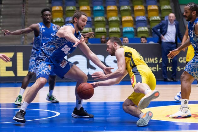Fraport Skyliners EWE Baskets Oldenburg, easyCredit BBL Philipp Schwethelm Oldenburg, 33 comes against Marco Voeller Fraport Skyliners, 33 to fall Basketball match of easyCredit BBL between Fraport Skyliners and EWE Baskets Oldenburg on 2 May 2021 at Fraport Arena in Frankfurt am Main , Frankfurt am Main Hesse Germany Fraport Arena