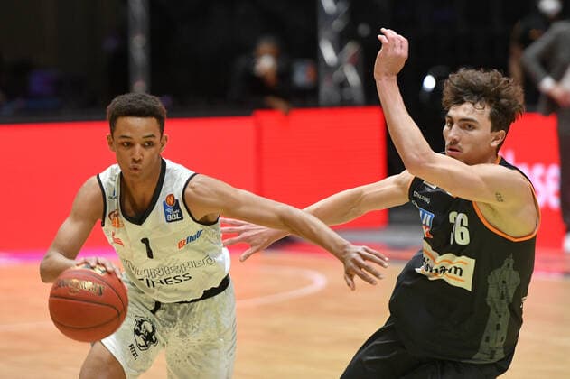 Kristofer Krause Ratiopharm Ulm r and Brendan Gregori Niners Chemnitz l , Niners Chemnitz vs Ratiopharm Ulm, 02 05 2021, easycredit Basketball Bundesliga, GER, Season 2020 21 Niners Chemnitz vs Ratiopharm Ulm, 02 05 2021, easycredit Basketball Bundesliga, GER, Season 2020 21 Chemnitz Copyright: xBertxHarzer xEibner-xPressefotox