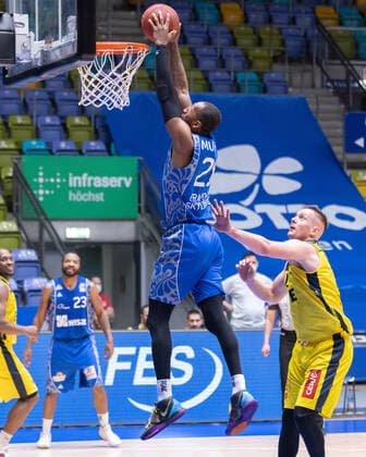 Fraport Skyliners EWE Baskets Oldenburg, easyCredit BBL dunk by Kamari Murphy Fraport Skyliners, 21 against Rasid Mahalbasic Oldenburg, 24 Basketball match of the easyCredit BBL between Fraport Skyliners and EWE Baskets Oldenburg on 2 May 2021 at Fraport Arena in Frankfurt am Main , Frankfurt am Main Hesse Germany Fraport Arena
