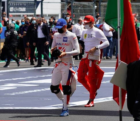 FORMULA 1 HEINEKEN PORTUGUESE GRAND PRIX 2021 02 05 2021, Autodromo Internacional do Algarve, Portimao, FORMULA 1 HEINEKEN PORTUGUESE GRAND PRIX 2021,in picture starting grid Mick Schumacher DEU 47 , Haas F1 Team, Carlos Sainz Jr ESP 55 , Scuderia Ferrari Mission Winnow nordphotoxGmbHx xBratic nph00250