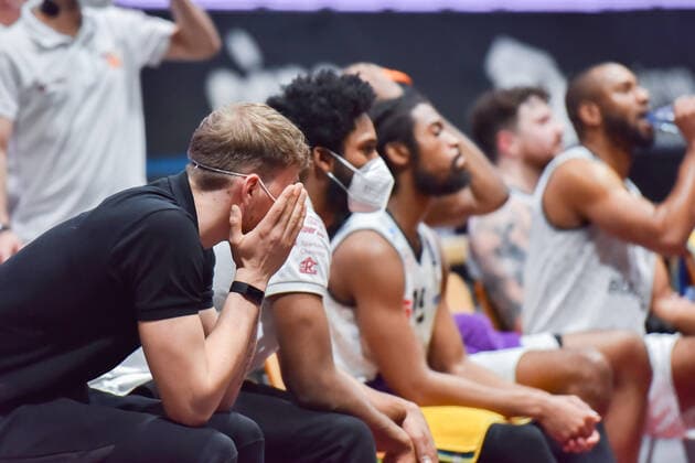 Chemnitz, Germany 02 May 2021 BBL 2020 2021 Niners Chemnitz vs Ratiopharm Ulm Disappointment Disappointment among Niners Chemnitz players on bench Messe Chemnitz Sachsen Copyright: xFotostandx xDostmannx
