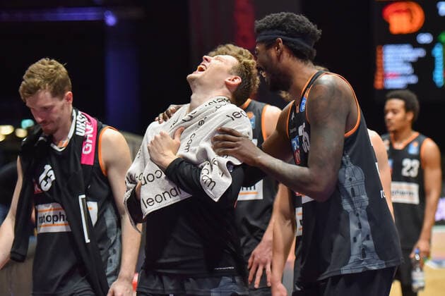 Chemnitz, Germany 02 May 2021 BBL 2020 2021 Niners Chemnitz vs Ratiopharm Ulm Cheers of the players of Ratiopharm Ulm after the final whistle Messe Chemnitz Sachsen Copyright: xFotostandx xDostmannx