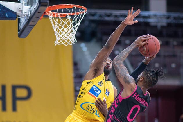Jamel McLean MHP Riesen Ludwigsburg, 07 , Alex Hamilton Telekom Baskets Bonn, 00 , MHP Riesen Ludwigsburg vs Telekom Baskets Bonn, basketball, Bundesliga, easycredit BBL, 32 Spieltag, Spielzeit 2020 2021, 02 05 2021, MHP Riesen Ludwigsburg vs Telekom Baskets Bonn, basketball, Bundesliga, easycredit BBL, 32 Spieltag, Spielzeit 2020 2021, 02 05 2021 Ludwigsburg Copyright: xEibner-Pressefoto SaschaxWaltherx EP_SWA