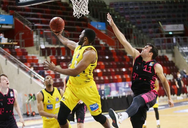 Ludwigsburg , Basketball easyCredit BBL Bundesliga , MHP RIESEN Ludwigsburg vs Telekom Baskets Bonn , from left Jamel McLean Riesen Anthony Dileo Bonn