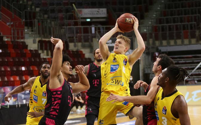 Ludwigsburg , Basketball easyCredit BBL Bundesliga , MHP RIESEN Ludwigsburg vs Telekom Baskets Bonn , from left Gabriel de Oliveira Bonn Johannes patrick Riesen