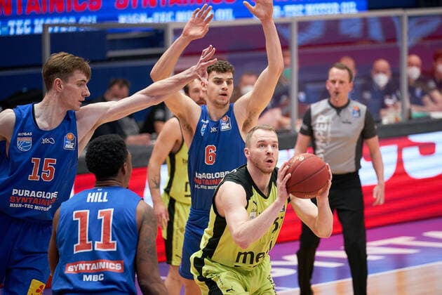 Syntainics MBC Medi Bayreuth, Basketball, Bundesliga, Men, 2020 2021, 32 Matchday, 02 05 2021, f l Philipp Hartwich MBC, 12 , Kyndahl Hill MBC, 11 , Marko Krstanovic MBC, 6 , Osvaldas Olisevicius Bayreuth, 31 Syntainics MBC Medi Bayreuth, Basketball, Bundesliga, Men, 2020 2021, 32 Matchday, 02 05 2021, Weissenfels Copyright: xEckehardxSchulz Eibner-Pressefotx ep_esz