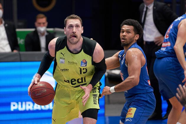 Syntainics MBC Medi Bayreuth, Basketball, Bundesliga, Men, 2020 2021, 32 Matchday, 02 05 2021, v l Matthew Tiby bayreuth, 15 , Quinton Hooker MBC, 21 Syntainics MBC Medi Bayreuth, Basketball, Bundesliga, Men, 2020 2021, 32 Matchday, 02 05 2021, Weissenfels. Copyright: xEckehardxSchulz Eibner-Pressefotx ep_esz