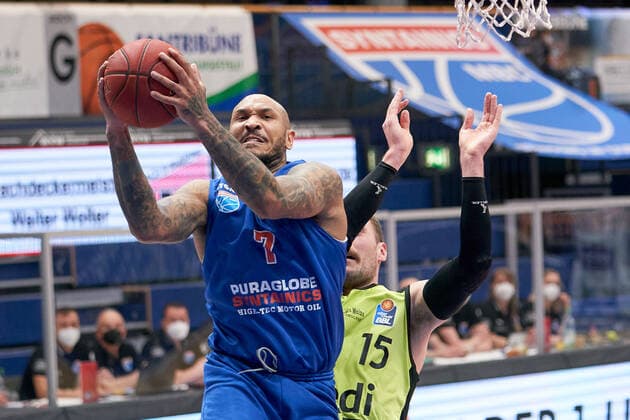 Syntainics MBC Medi Bayreuth, Basketball, Bundesliga, Men, 2020 2021, 32 Matchday, 02 05 2021, v l Sergio Kerusch MBC, 7 , Matthew Tiby bayreuth, 15 Syntainics MBC Medi Bayreuth, Basketball, Bundesliga, Men, 2020 2021, 32 Matchday, 02 05 2021, Weissenfels Copyright: xEckehardxSchulz Eibner-Pressefotx ep_esz