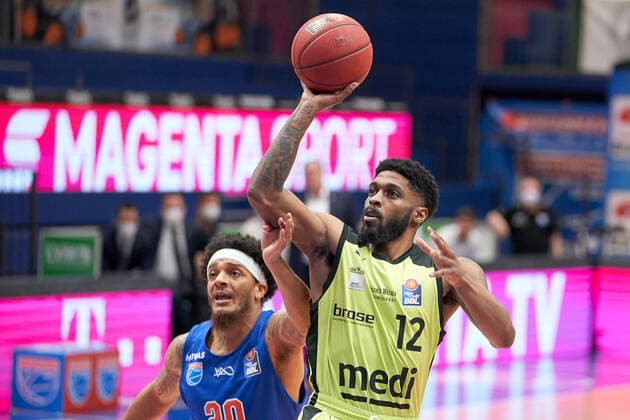Syntainics MBC Medi Bayreuth, Basketball, Bundesliga, Men, 2020 2021, 32 Matchday, 02 05 2021, v l Deron Washington MBC, 20 , Lazeric Jones Bayreuth, 12 Syntainics MBC Medi Bayreuth, Basketball, Bundesliga, Men, 2020 2021, 32 Matchday, 02 05 2021, Weissenfels. Copyright: xEckehardxSchulz Eibner-Pressefotx ep_esz