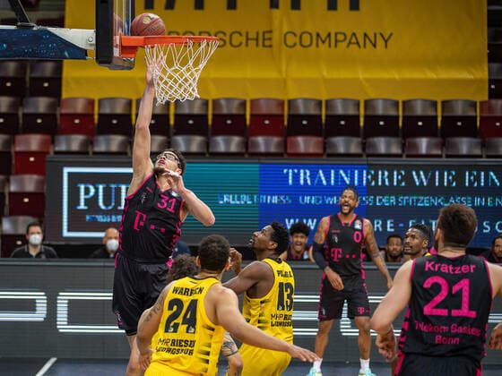 Isaiah Philmore Telekom Baskets Bonn, 31 , Andrew Warren MHP Riesen Ludwigsburg, 24 , Yorman Polas Bartolo MHP Riesen Ludwigsburg, 13 , Alex Hamilton Telekom Baskets Bonn, 00 , Leon Kratzer Telekom Baskets Bonn, 21 , MHP Riesen Ludwigsburg vs Telekom Baskets Bonn, Basketball, Bundesliga, easycredit BBL, 32 Spieltag, Spielzeit 2020 2021, 02 05 2021, MHP Riesen Ludwigsburg vs Telekom Baskets Bonn, Basketball, Bundesliga, easycredit BBL, 32 Spieltag, Spielzeit 2020 2021, 02 05 2021 Ludwigsburg Copyright: xEibner-Pressefoto SaschaxWaltherx EP_SWA