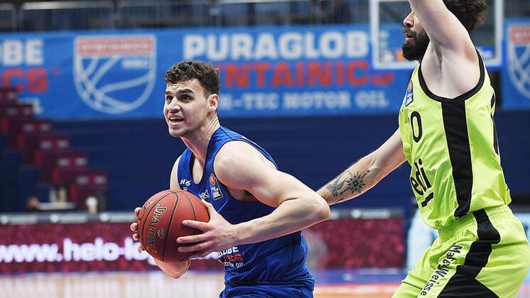 Basketball, 1 Bundesliga, season 2020 2021, 32 matchday, SYNTAINICS MBC Mitteldeutscher Basketball Club Weissenfels vs medi bayreuth 02 05 2021 Marko Krstanovic MBC Weissenfels, back number 6 on the ball in front of Bastian Doreth medi Bayreuth, back number 10 during the match Weißenfels vs Bayreuth 02 05 2021 Weißenfels Sachsen Anhalt Germany Stadthalle Weißenfels