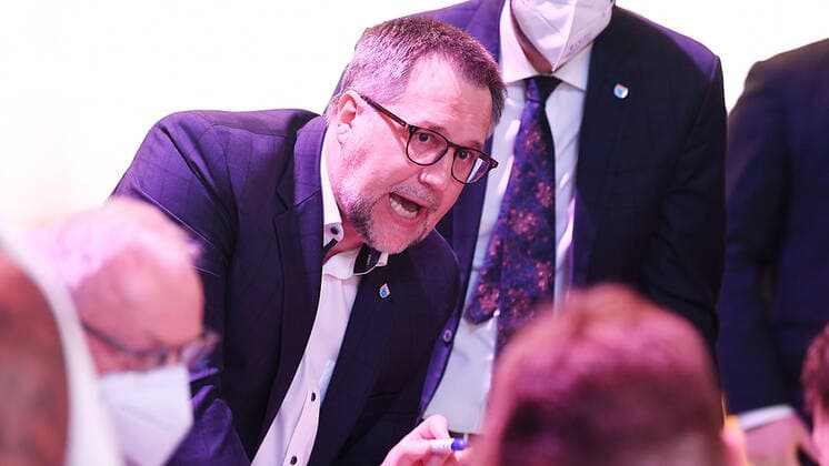Basketball, 1 Bundesliga, Season 2020 2021, 32 Matchday, SYNTAINICS MBC Mitteldeutscher Basketball Club Weissenfels vs medi bayreuth 02 05 2021 Speech in a timeout by Head Coach Silvano Poropat MBC Weissenfels during the game Weißenfels vs Bayreuth 02 05 2021 Weißenfels Sachsen Anhalt Germany Stadthalle Weißenfels