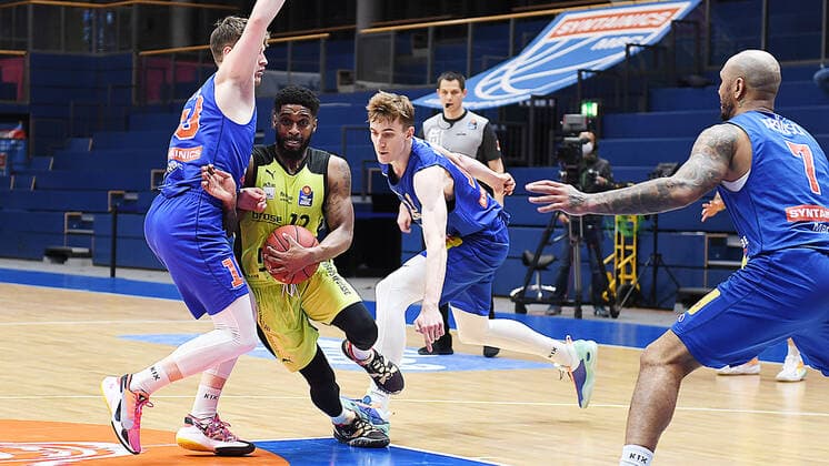 Basketball, 1 Bundesliga, Season 2020 2021, 32 Matchday, SYNTAINICS MBC Mitteldeutscher Basketball Club Weissenfels vs medi bayreuth 02 05 2021 Duel for the ball between Robin Danes MBC Weissenfels, back number 18 , Lazeric Jones medi Bayreuth, back number 12 , Philipp Hartwich MBC Weissenfels, back number 15 and Sergio Kerusch MBC Weissenfels, back number 7 re during the match Weißenfels vs Bayreuth 02 05 2021 Weißenfels Sachsen Anhalt Germany Stadthalle Weißenfels