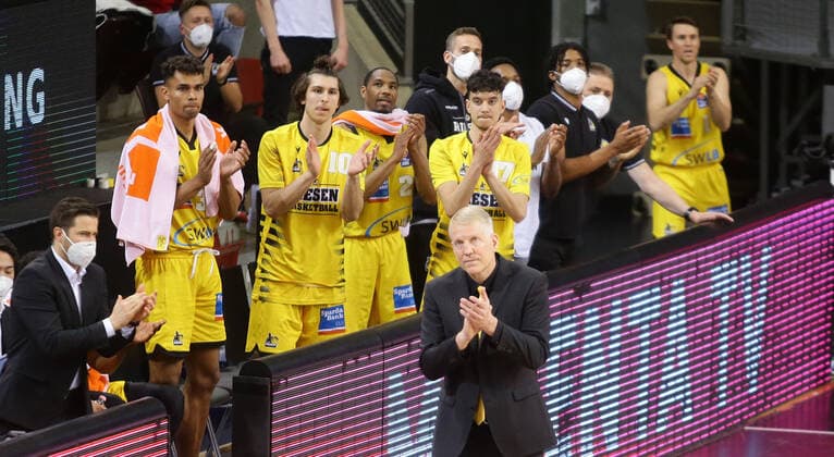 Ludwigsburg , Basketball easyCredit BBL Bundesliga , MHP RIESEN Ludwigsburg vs Telekom Baskets Bonn , Jubel Riesen , front coach John Patrick