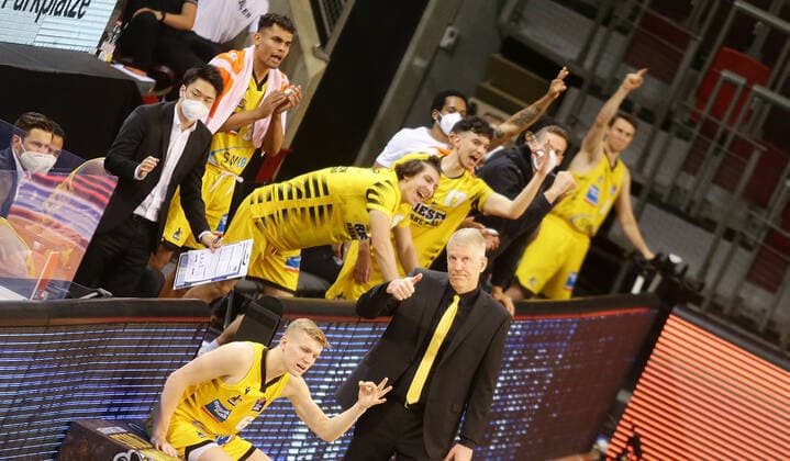 Ludwigsburg , Basketball easyCredit BBL Bundesliga , MHP RIESEN Ludwigsburg vs Telekom Baskets Bonn , Jubel Riesen , front coach John Patrick