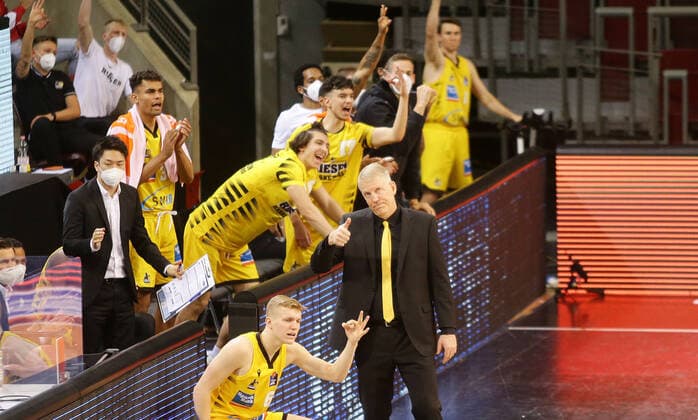 Ludwigsburg , Basketball easyCredit BBL Bundesliga , MHP RIESEN Ludwigsburg vs Telekom Baskets Bonn , Jubel Riesen , front coach John Patrick