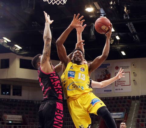 Yorman Polas Bartolo Riesen, right MHP Riesen Ludwigsburg vs Telekom Baskets Bonn Basketball Bundesliga 2020 2021 Ludwigsburg , GER, 02 05 2021,