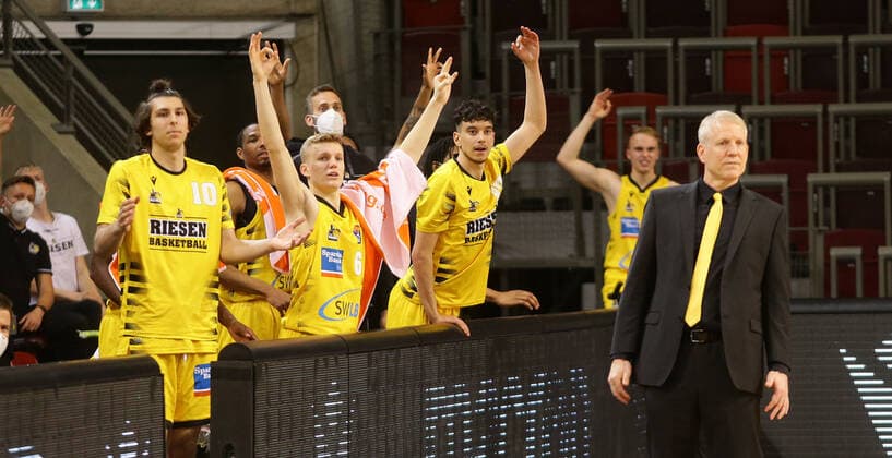 Ludwigsburg , Basketball easyCredit BBL Bundesliga , MHP RIESEN Ludwigsburg vs Telekom Baskets Bonn , Jubel Riesen , front coach John Patrick