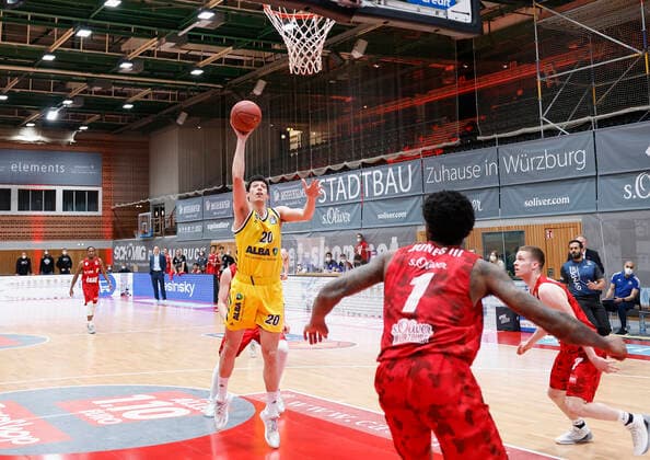 02 05 2021, Basketball, BBL 2020 2021, 32 matchday, s Oliver Wuerzburg ALBA BERLIN, GER, Wuerzburg, s Oliver Arena, picture from left Simone Fontecchio ALBA BERLIN , Perry Jones III s Oliver Wuerzburg and Nils Hassfurther s Oliver Wuerzburg Copyright: HMBxMedia xHeikoxBecker